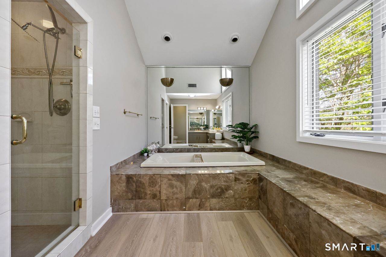 28 Strawberry Lane Photo 17