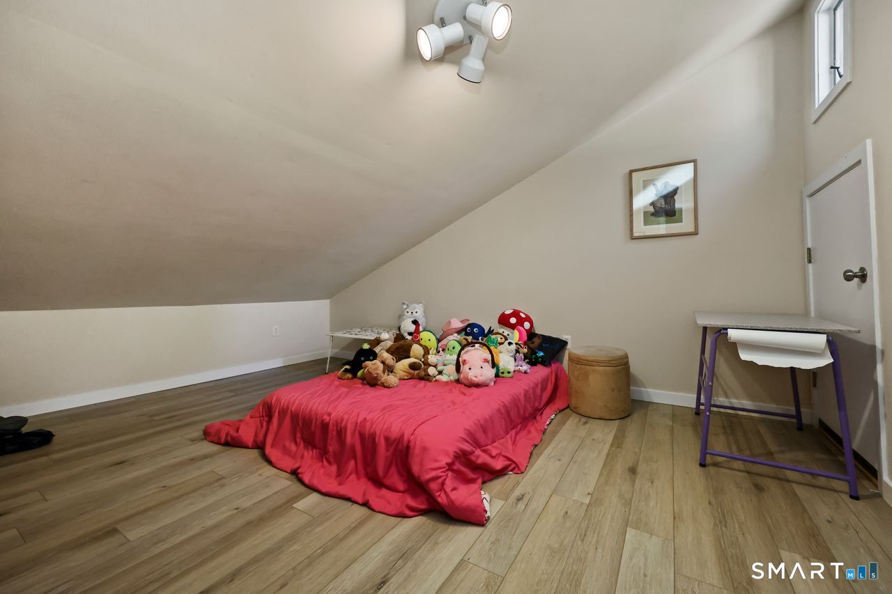 28 Strawberry Lane Photo 23