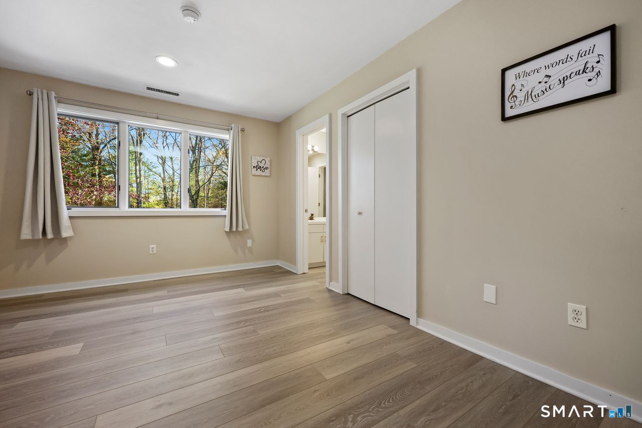 28 Strawberry Lane Photo 25