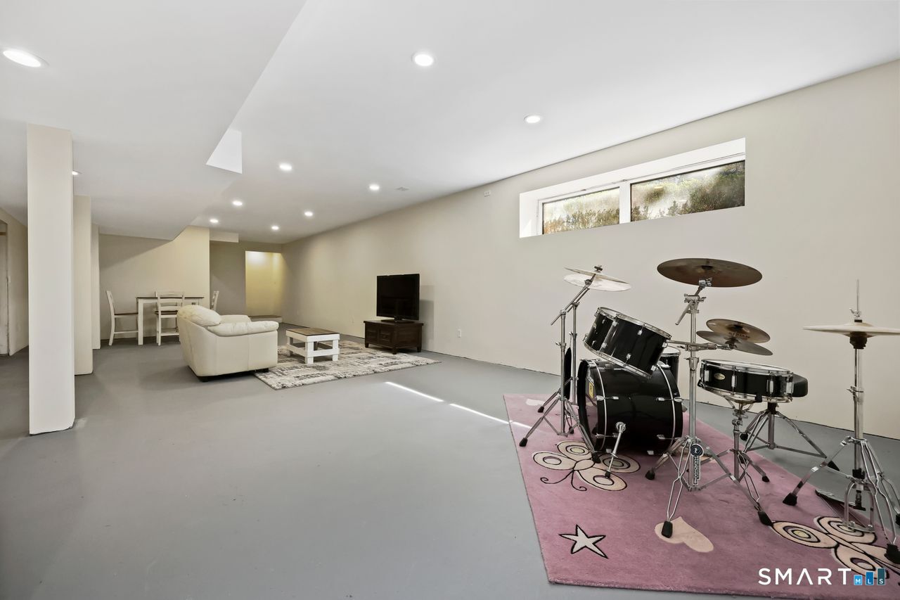 28 Strawberry Lane Photo 26