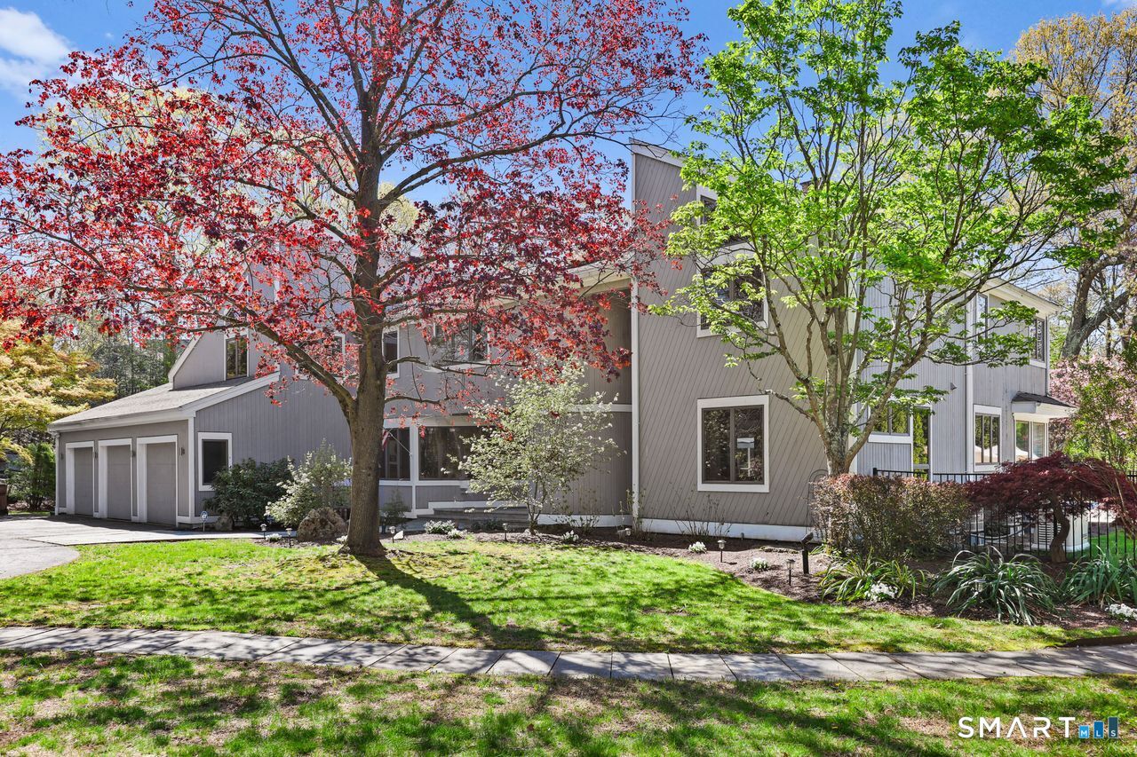 28 Strawberry Lane Photo 27
