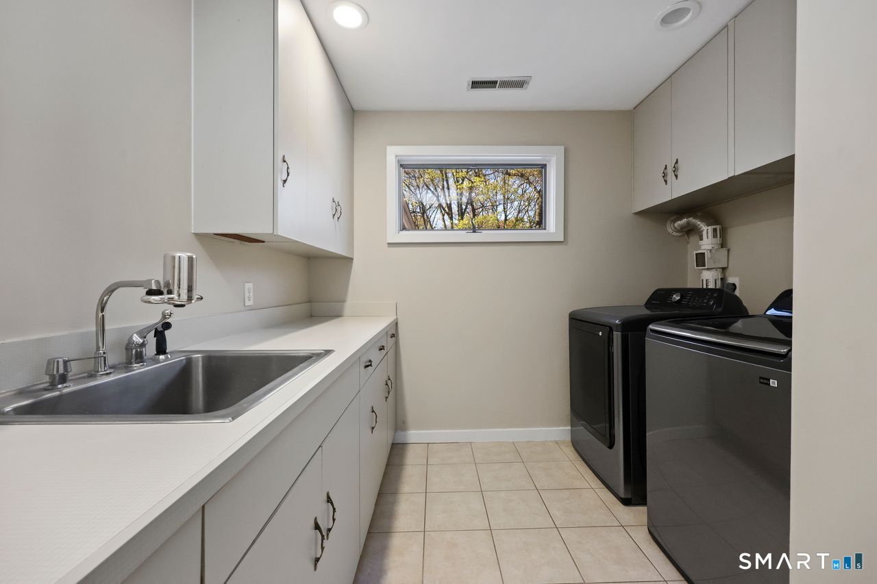 28 Strawberry Lane Photo 28