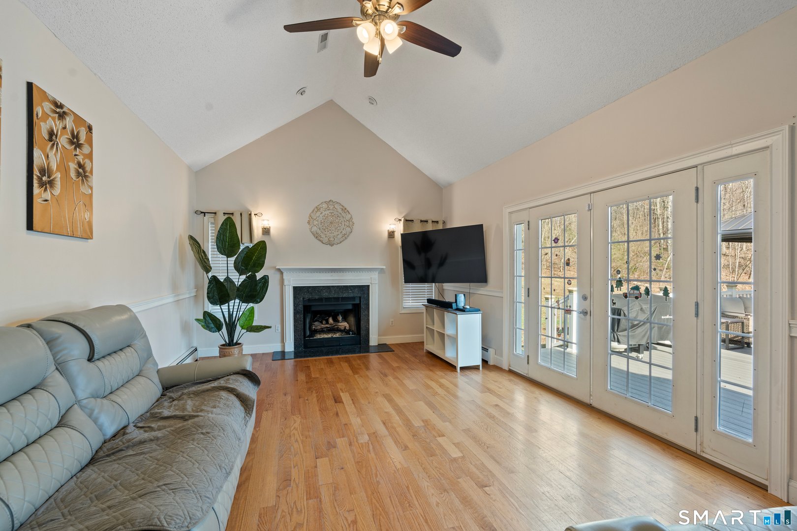 453 Burlington Road Photo 2