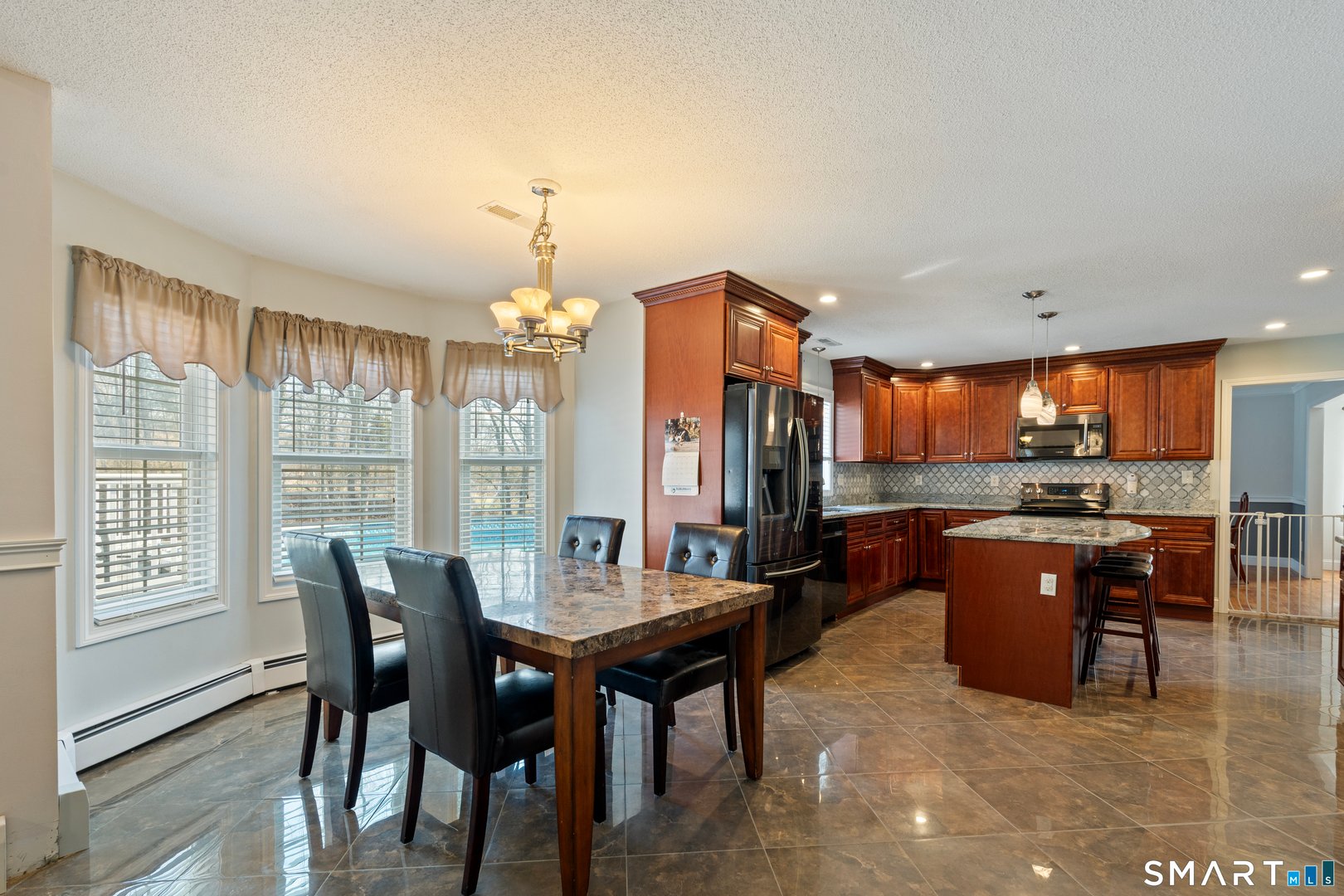 453 Burlington Road Photo 6