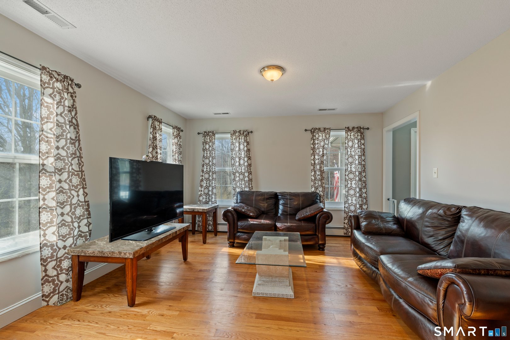 453 Burlington Road Photo 10