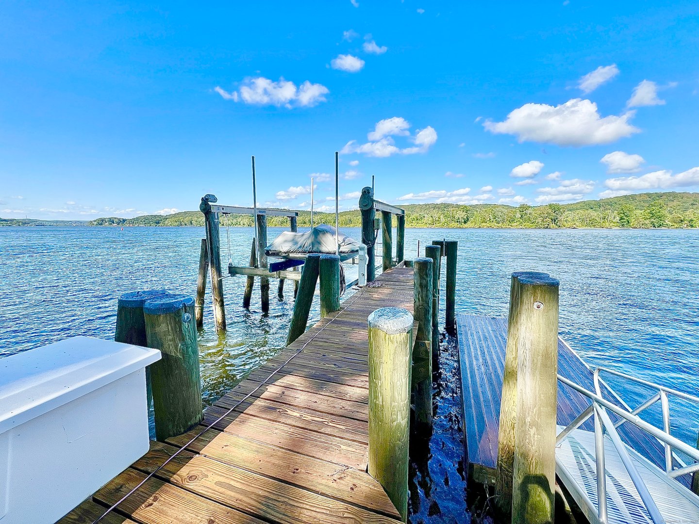 288 Middlesex Avenue Photo 4