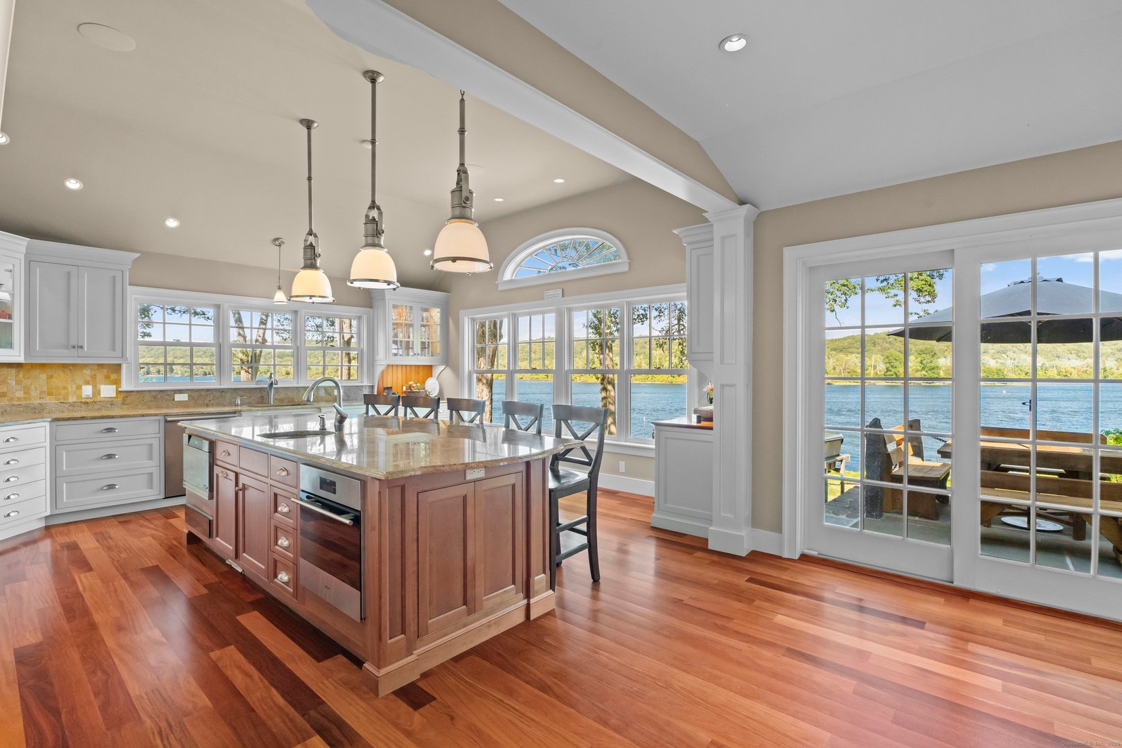 288 Middlesex Avenue Photo 6