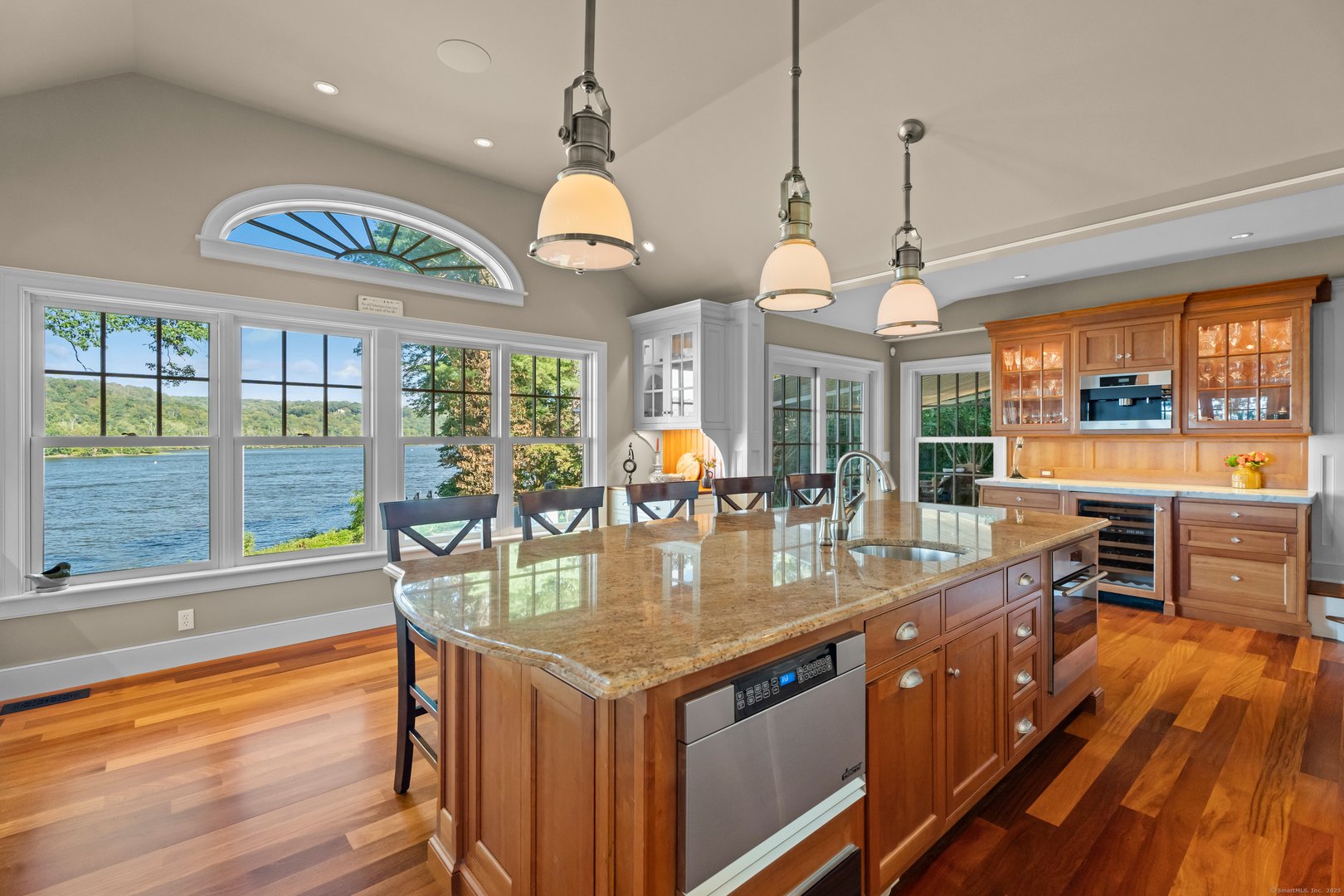 288 Middlesex Avenue Photo 7