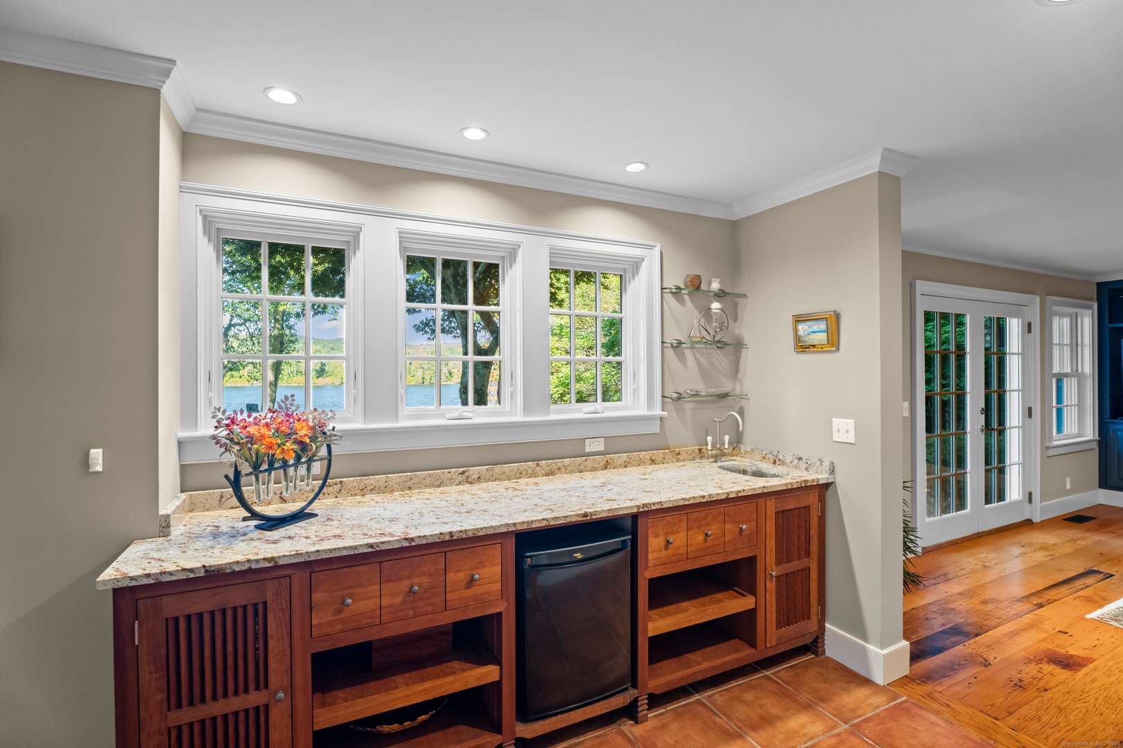 288 Middlesex Avenue Photo 14