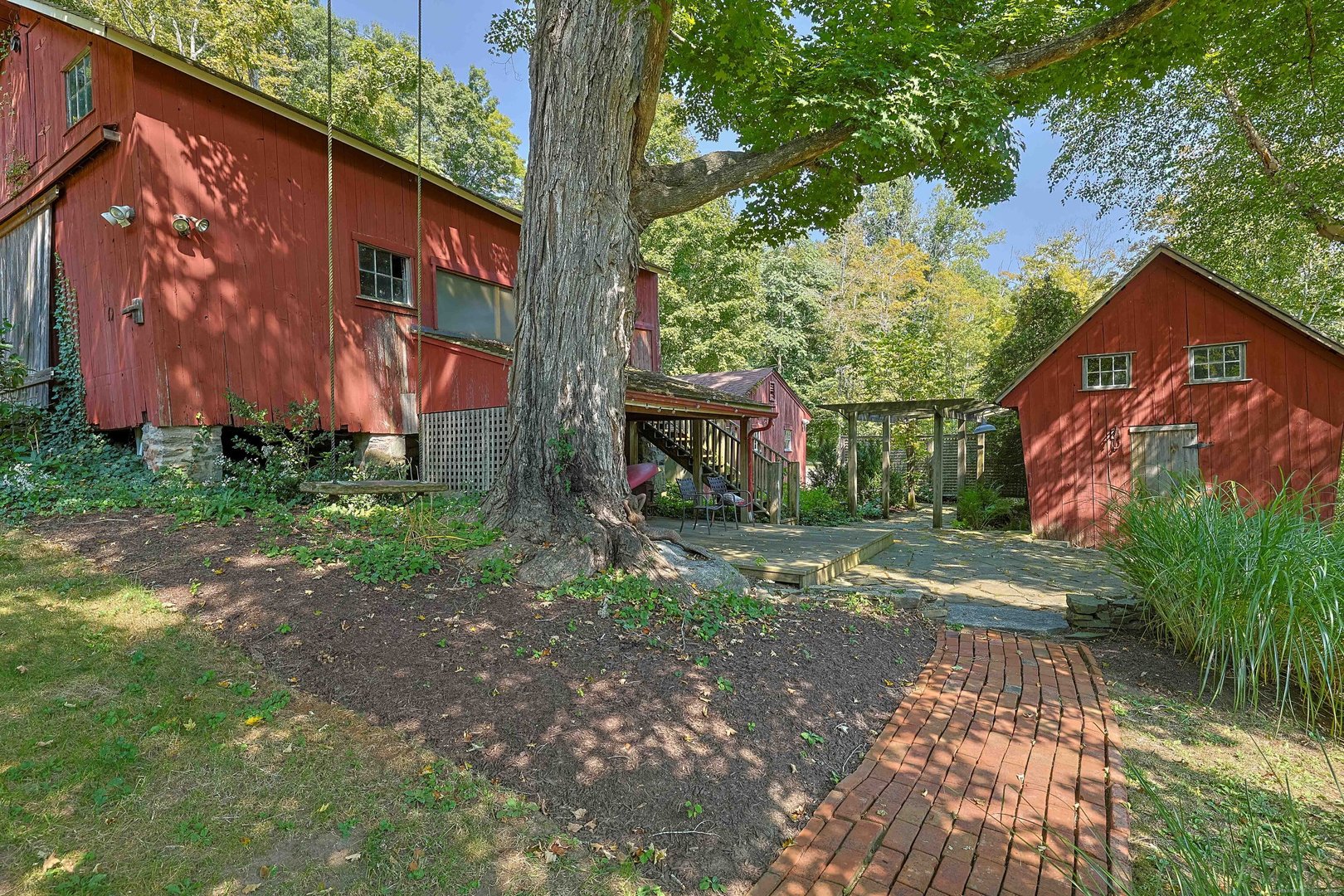 180 Green Hill Road Photo 33