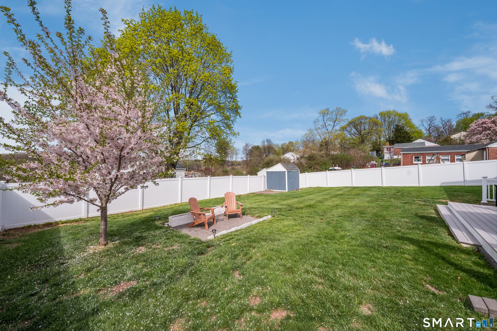 2 Lakeview Terrace Photo 3