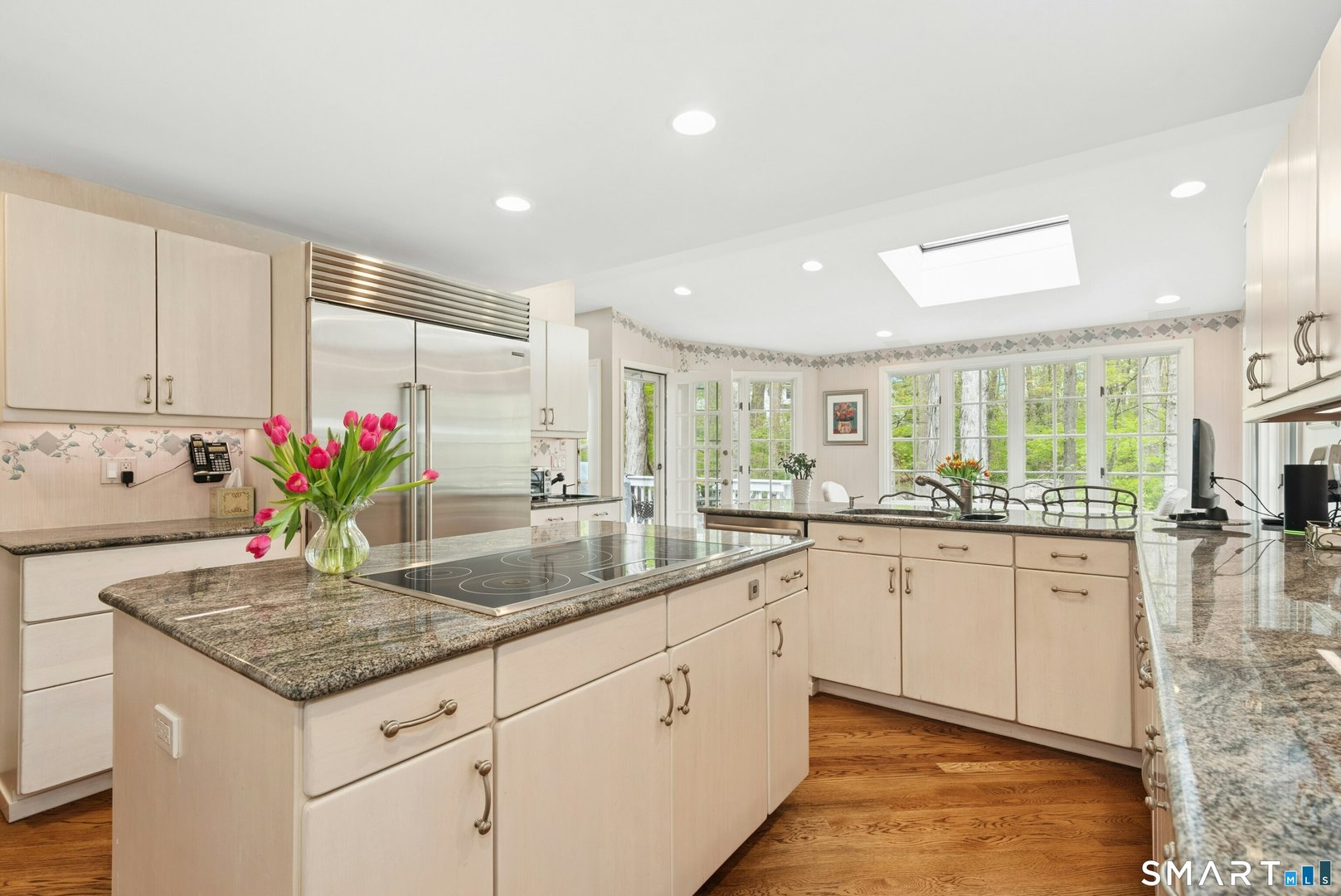 95 Alexandra Drive Photo 12