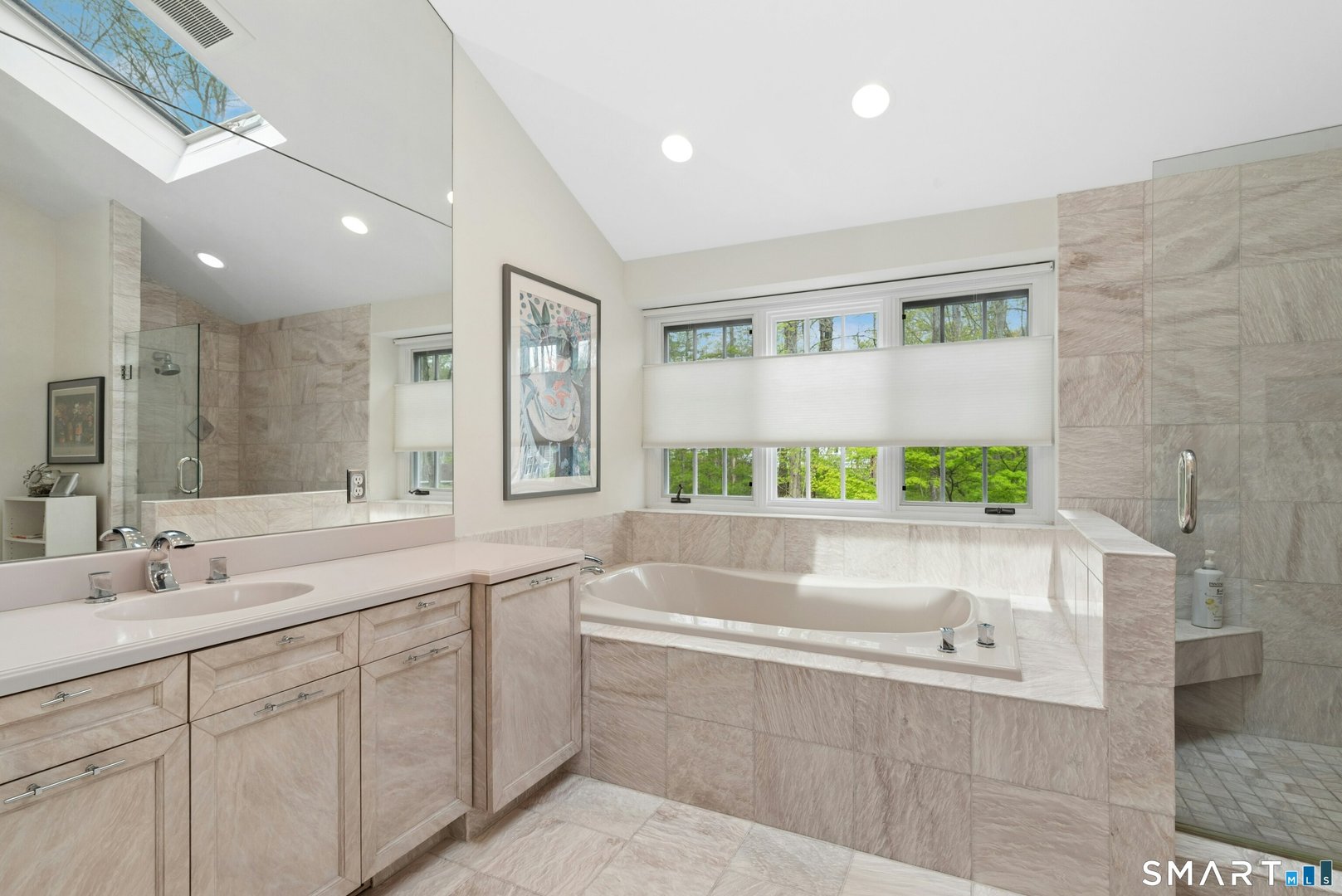 95 Alexandra Drive Photo 22