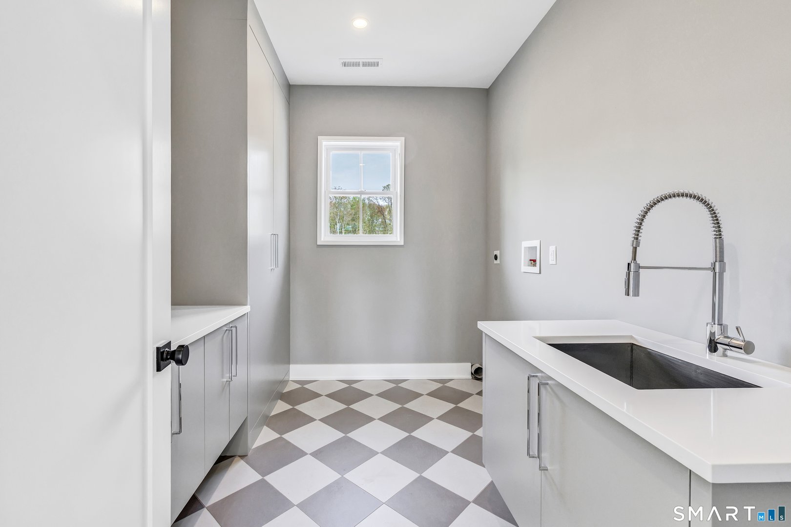 355 Spring Hill Road Photo 14