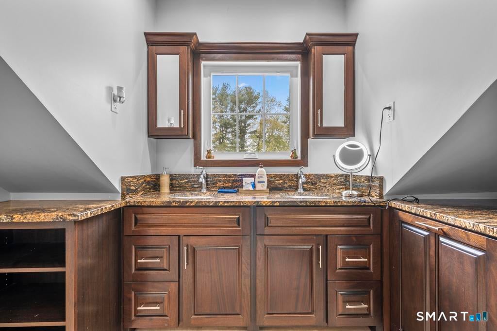 78 Glenmeadow Drive Photo 12