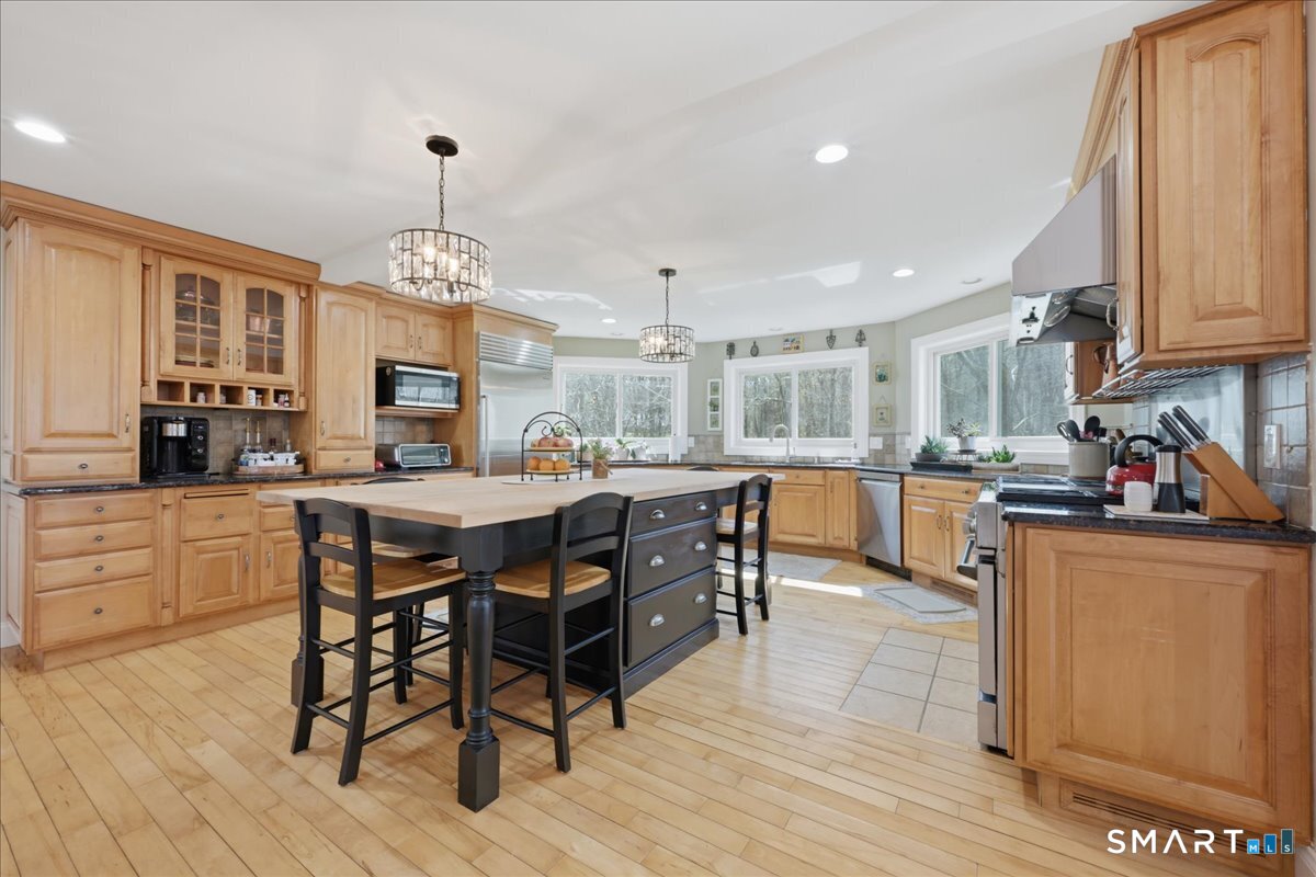 57 Forsyth Road Photo 8