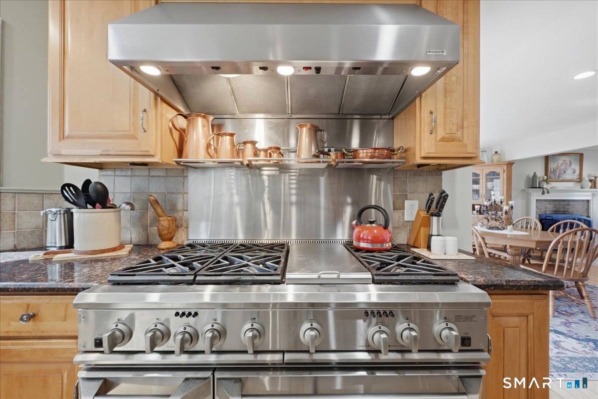 57 Forsyth Road Photo 11