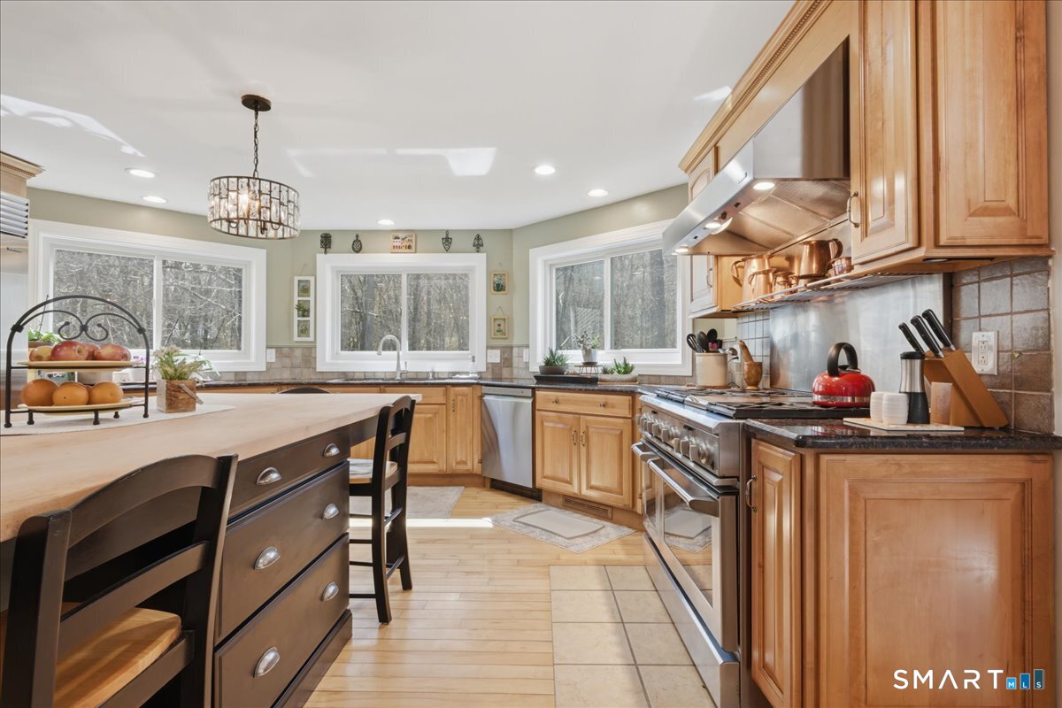57 Forsyth Road Photo 12