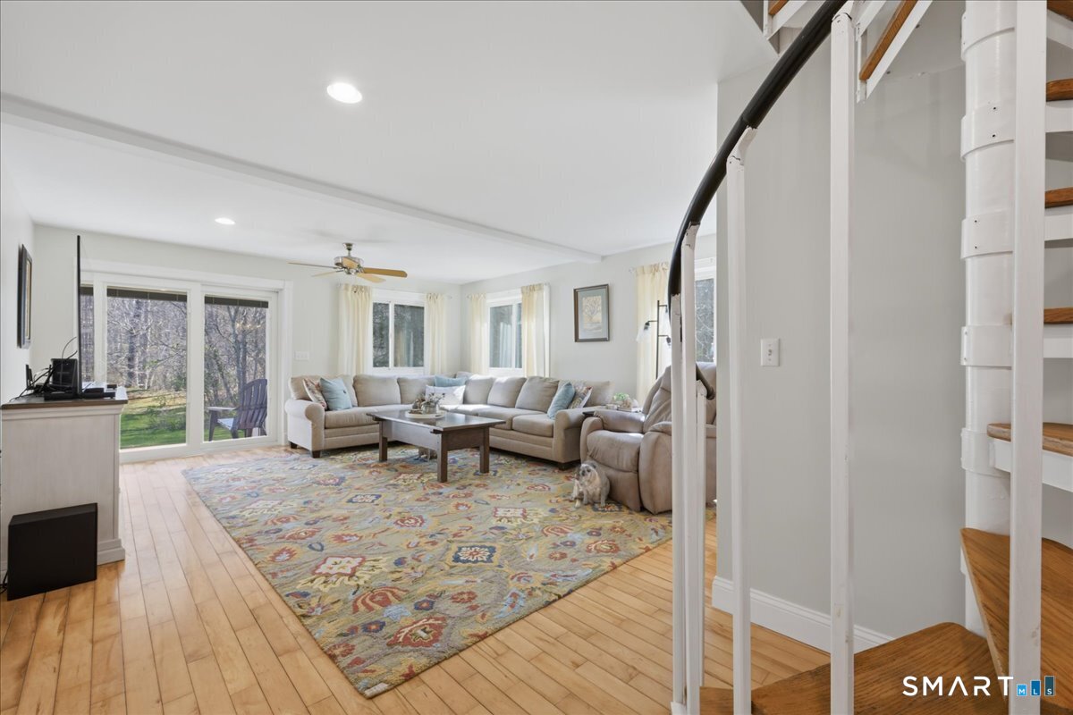 57 Forsyth Road Photo 14