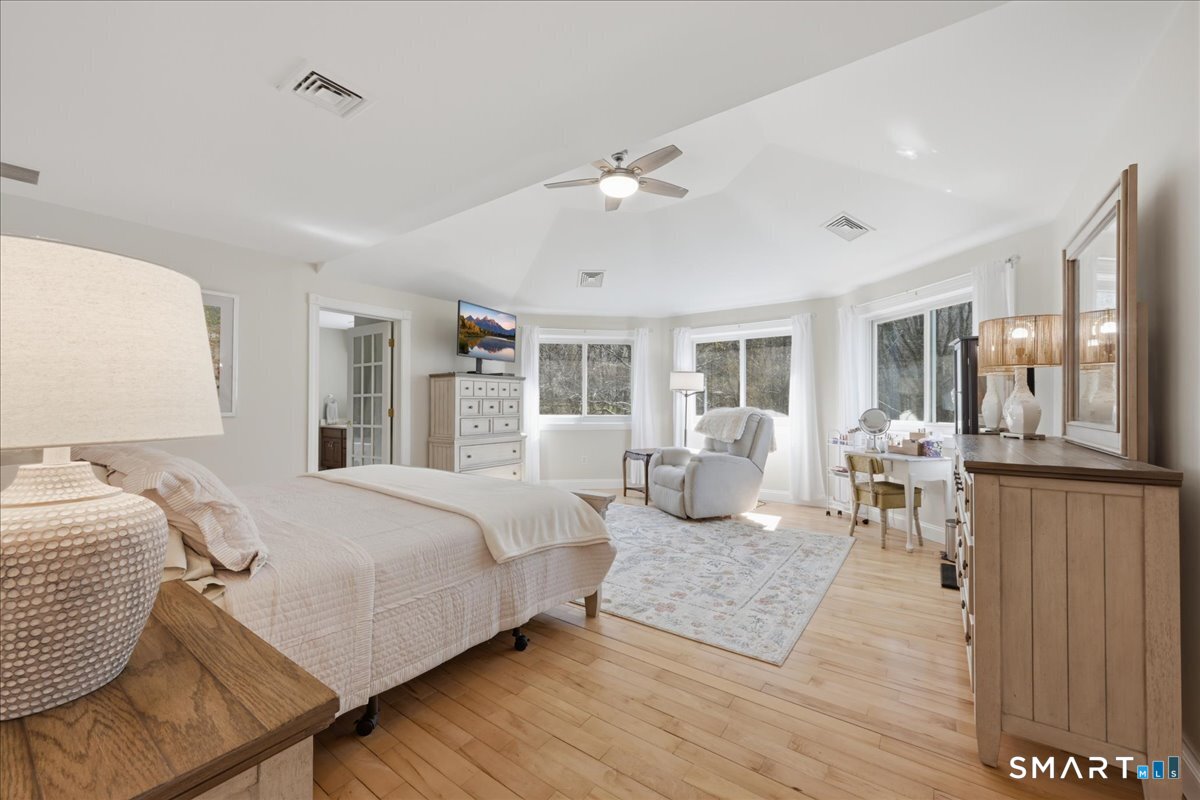 57 Forsyth Road Photo 18