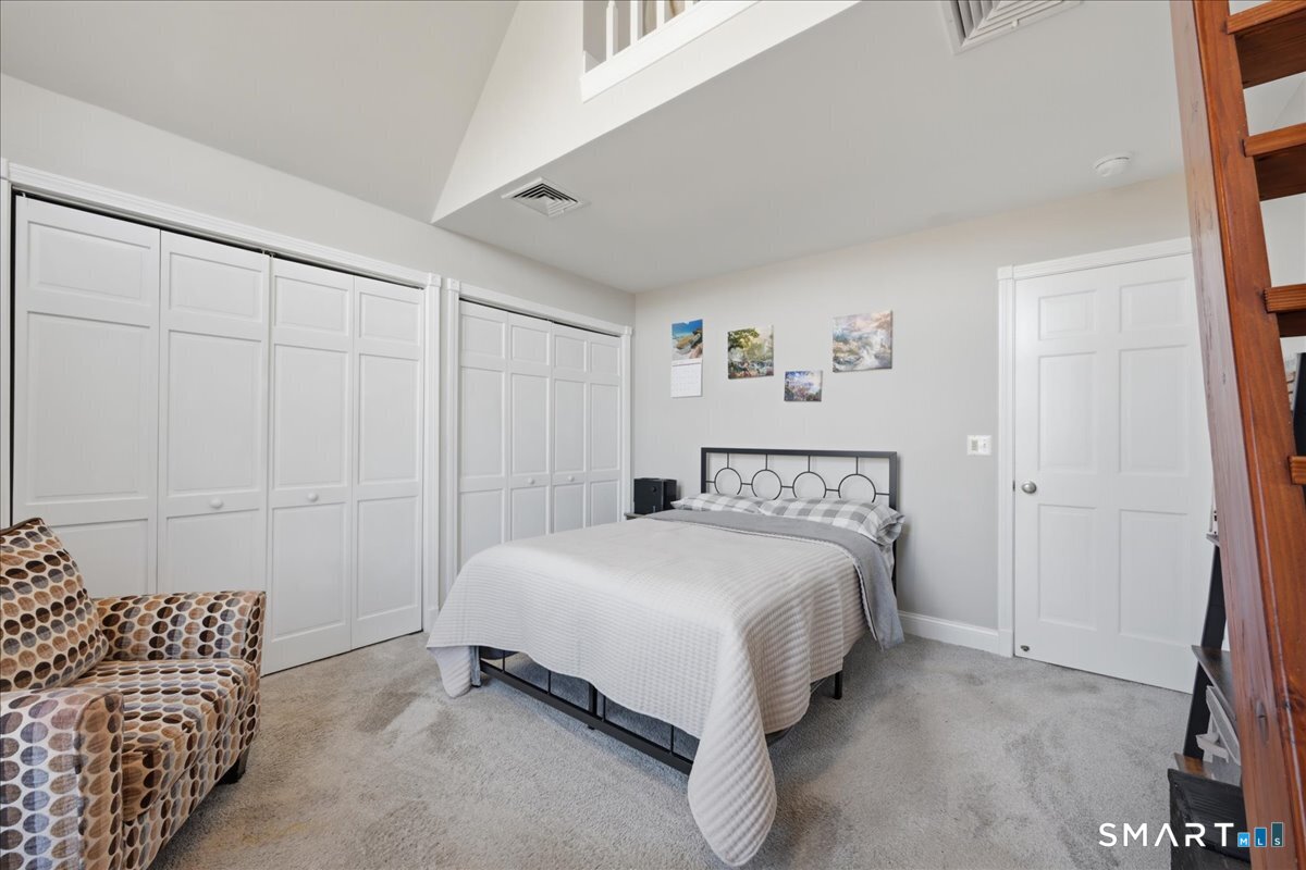 57 Forsyth Road Photo 31