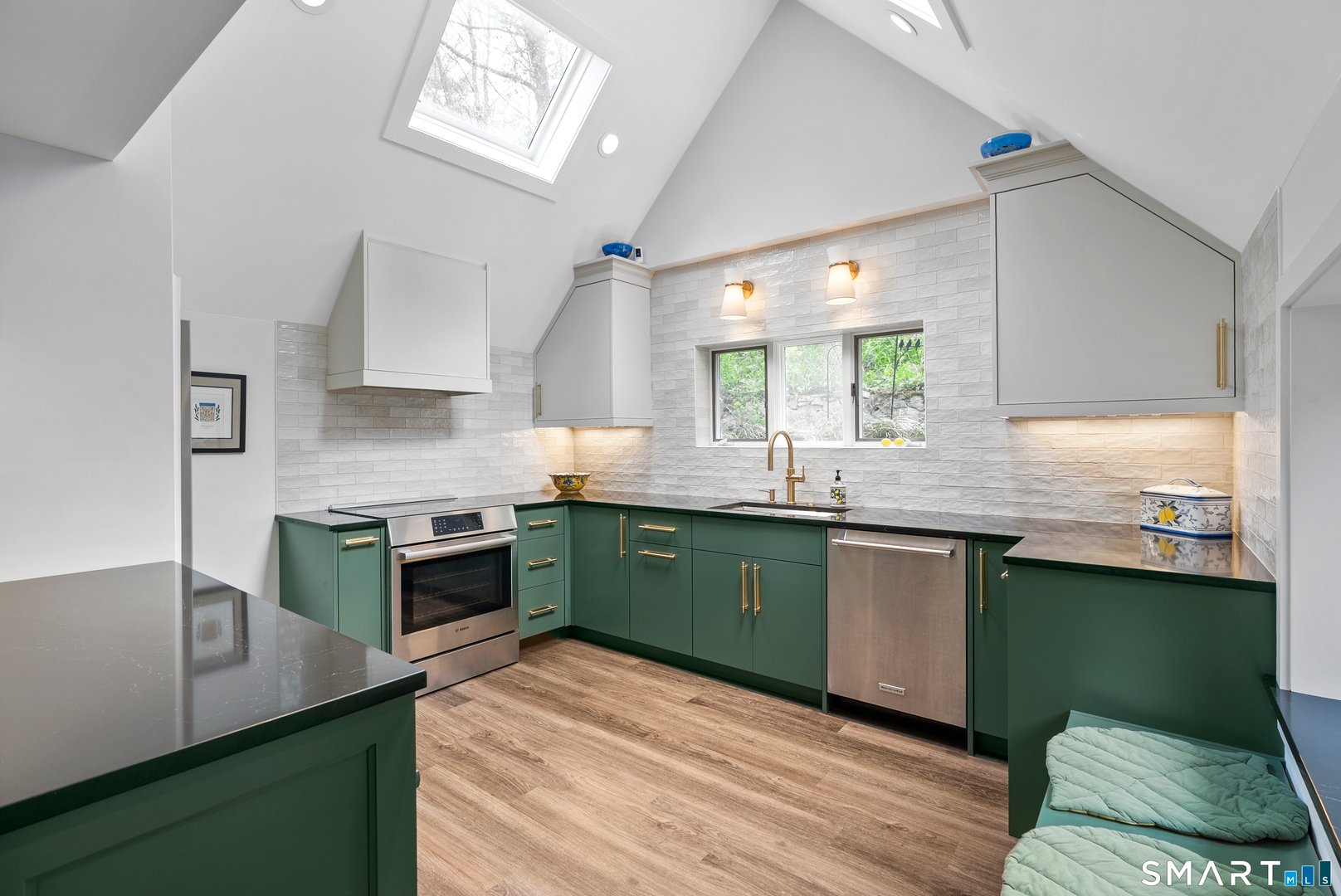 8 Morgan Road Photo 8