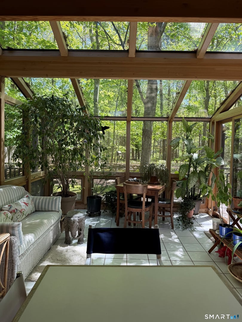 961 Green Circle Photo 2