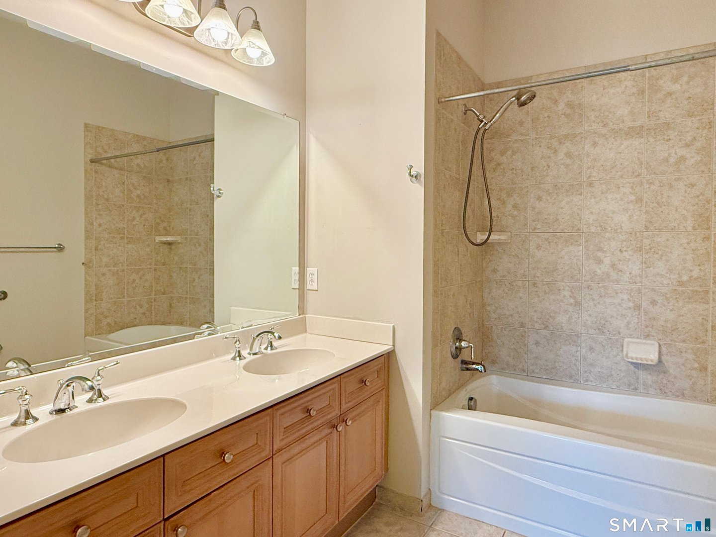 1 King Philip Drive  #405 Photo 13