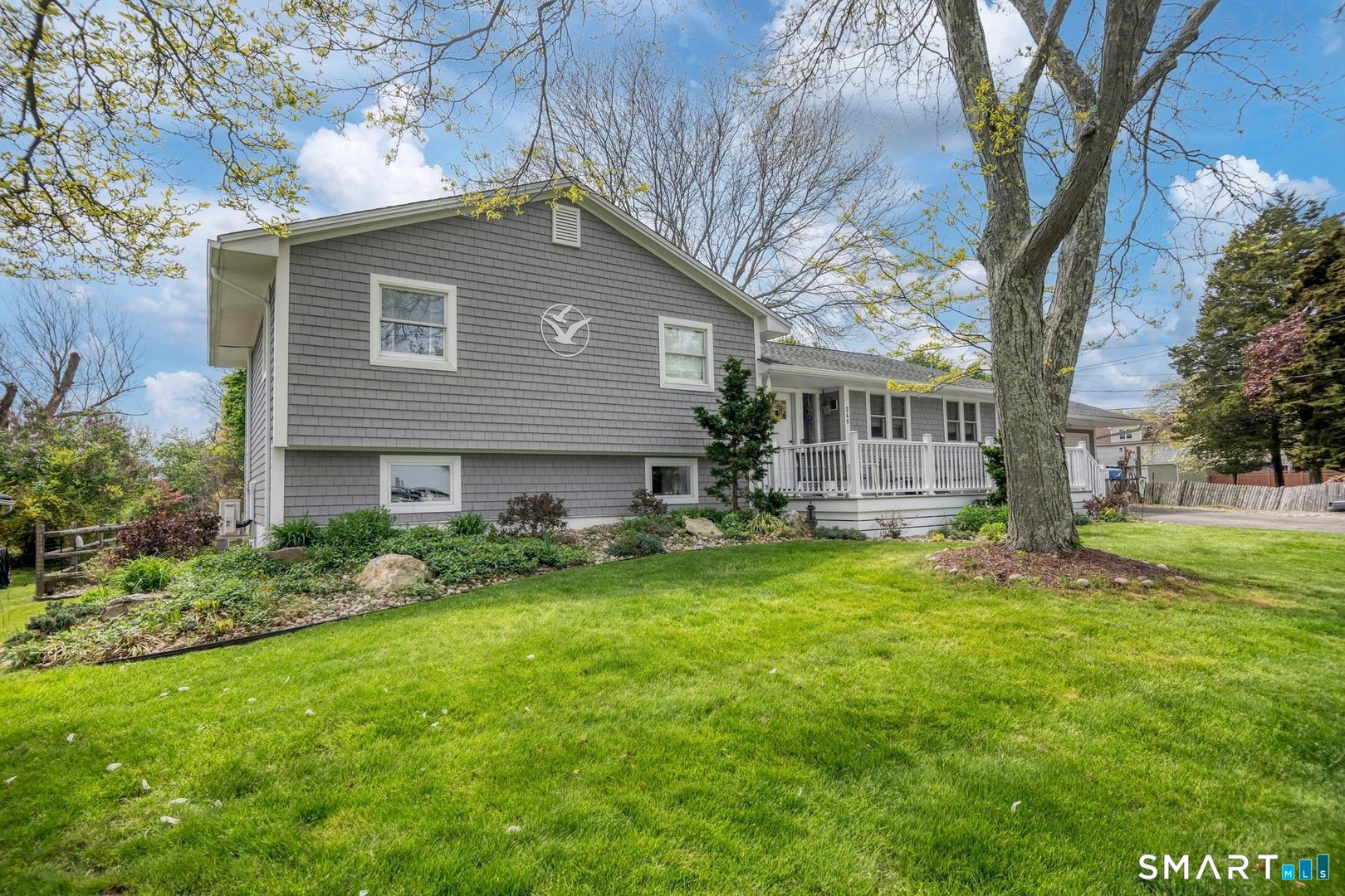 240 Third Avenue Photo 3