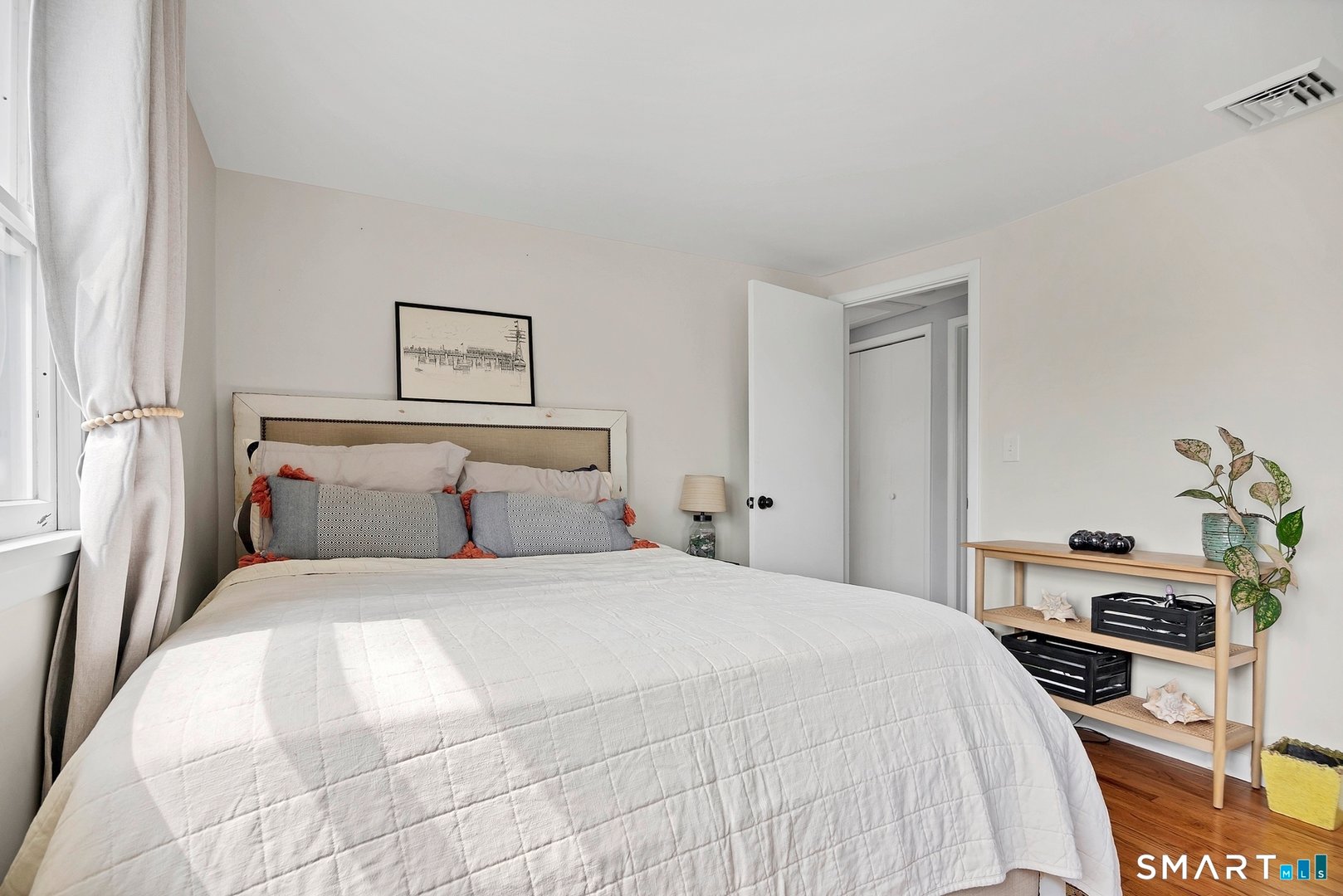 240 Third Avenue Photo 23