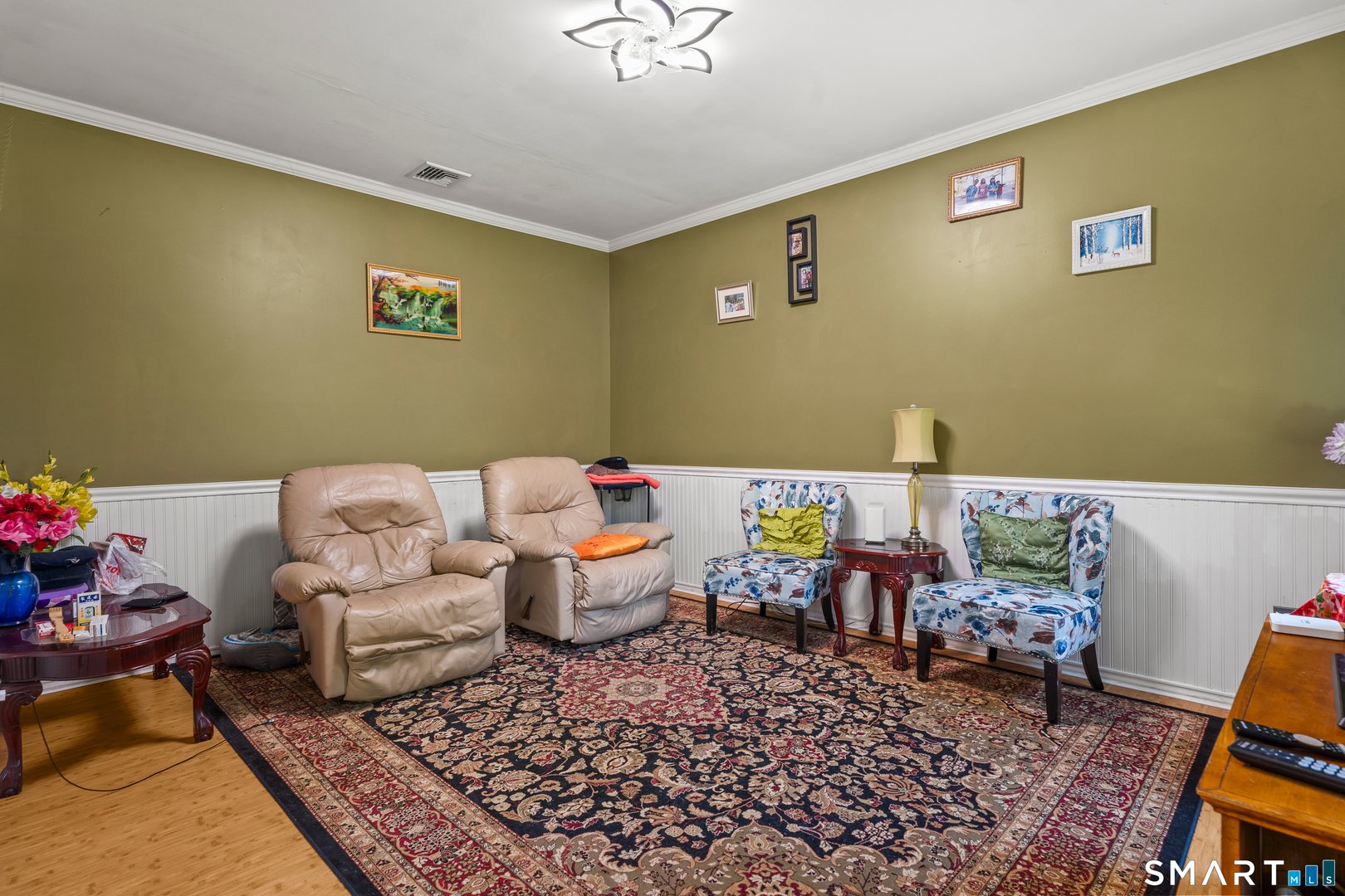 52 Middle Road Photo 9
