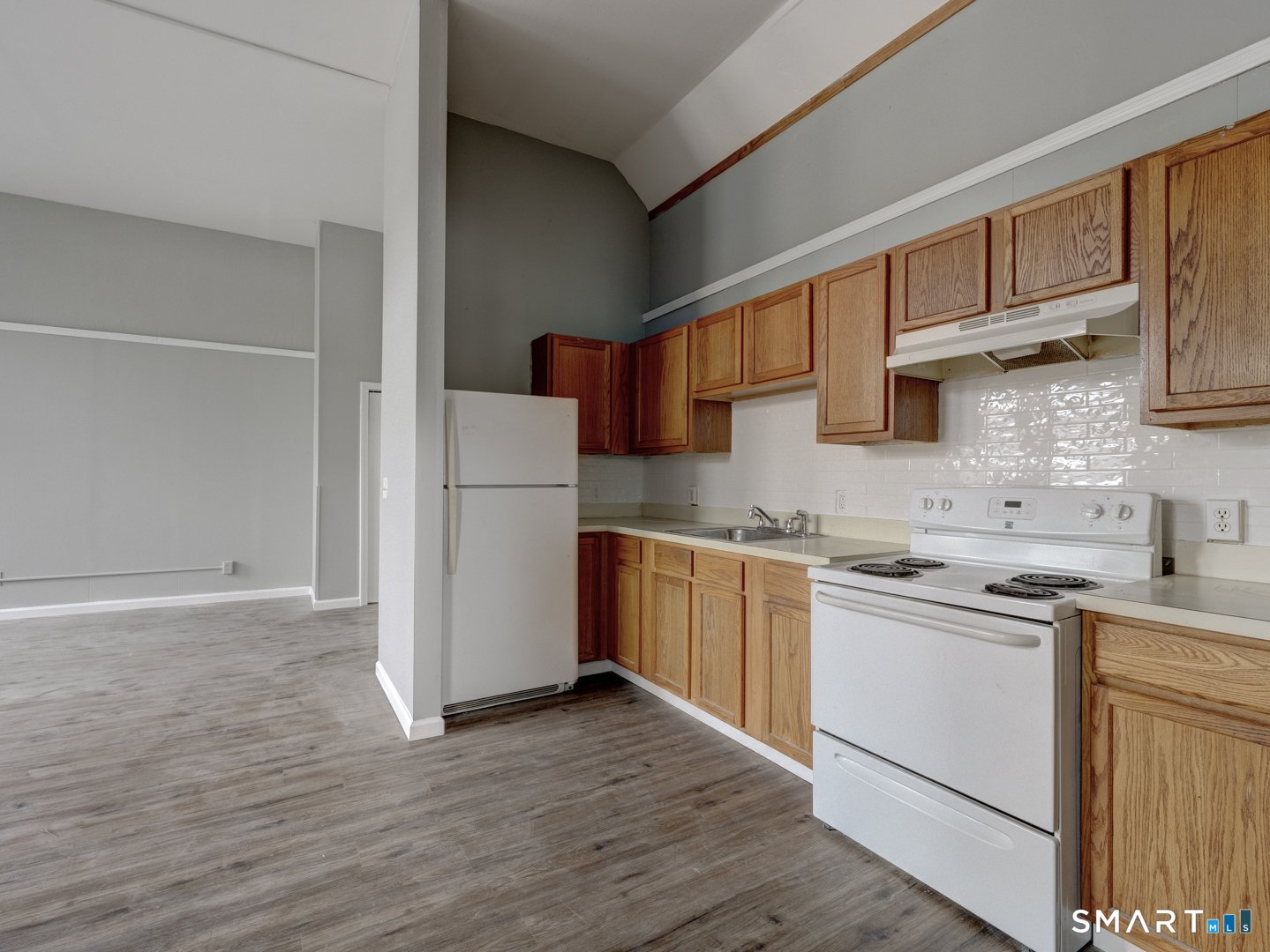 111 Franklin Square  #207 Photo 6