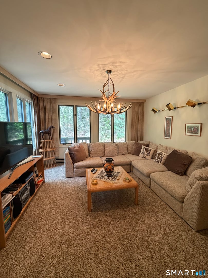 476 Evergreen Road Photo 2