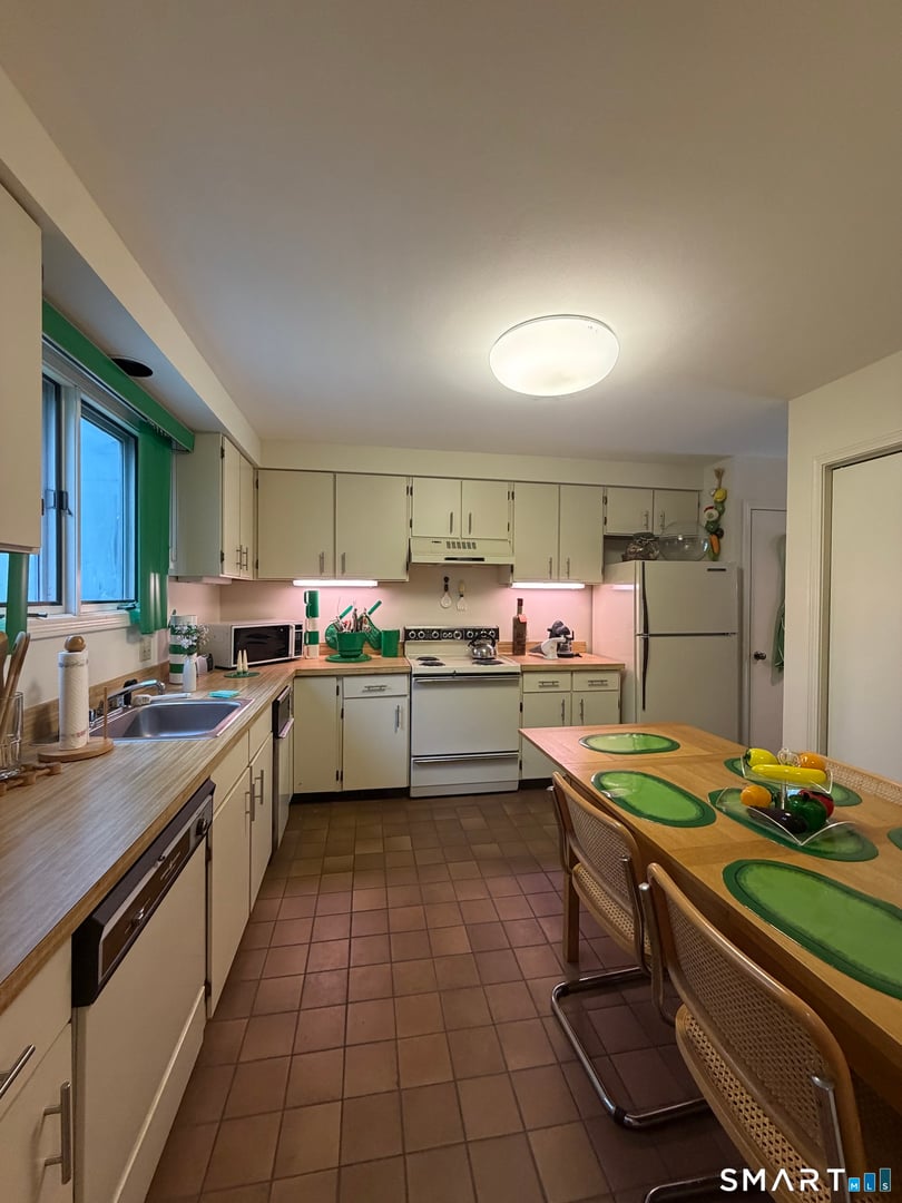 476 Evergreen Road Photo 6