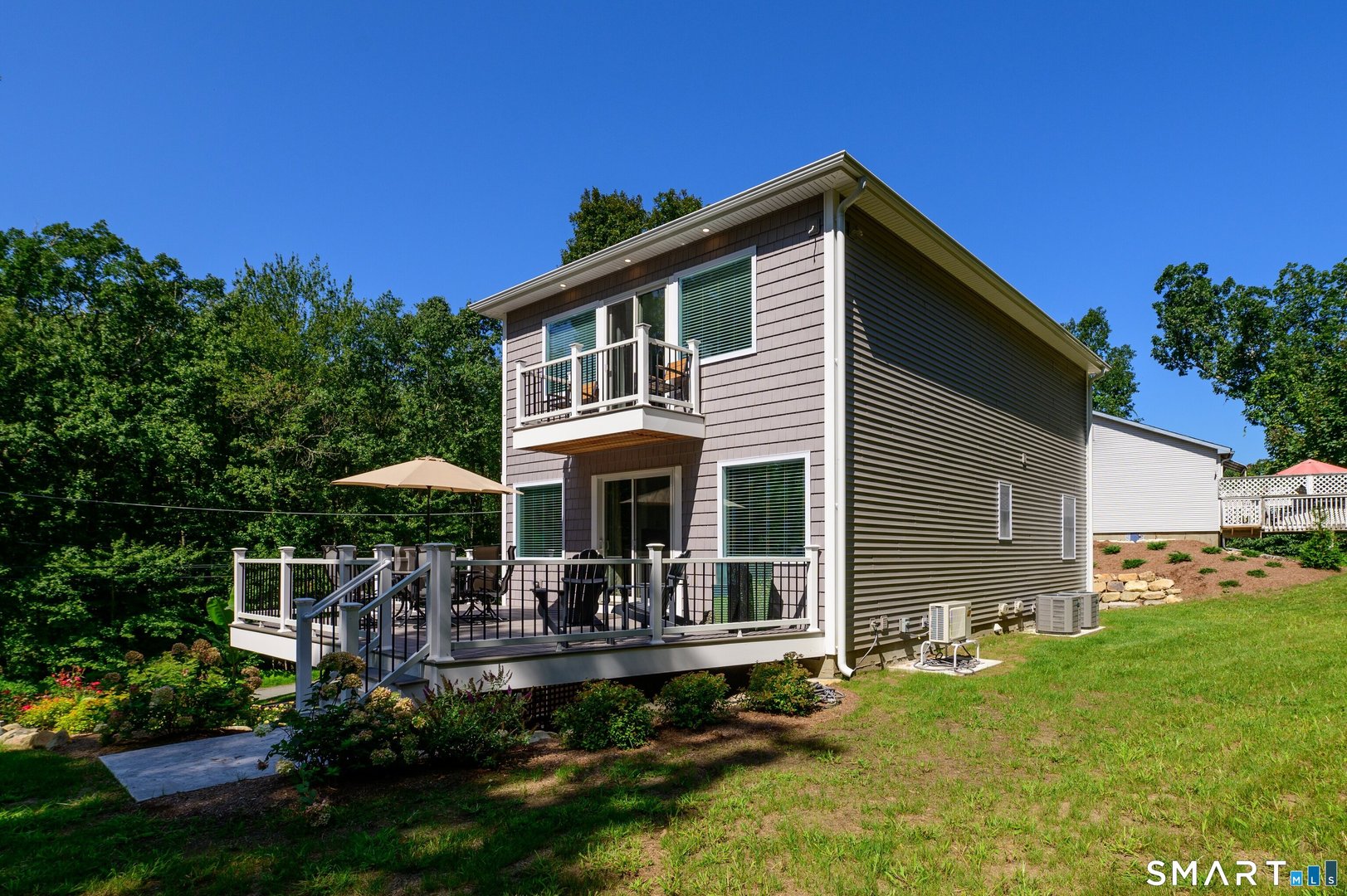 117 Lake Drive Photo 2