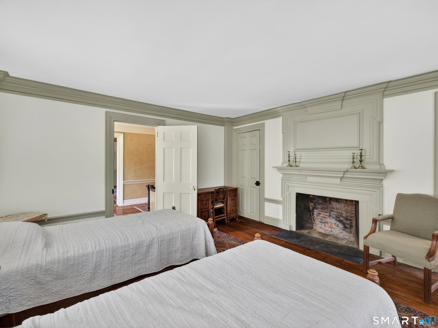 47 East Kings Highway Photo 23