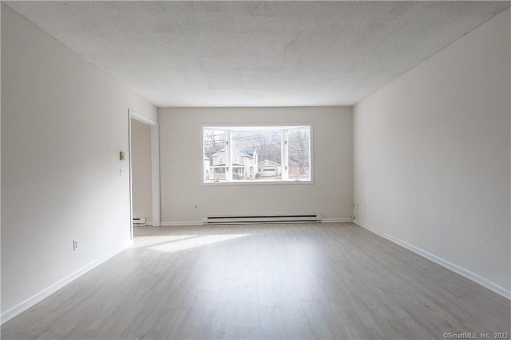 22 Maple Avenue Photo 3