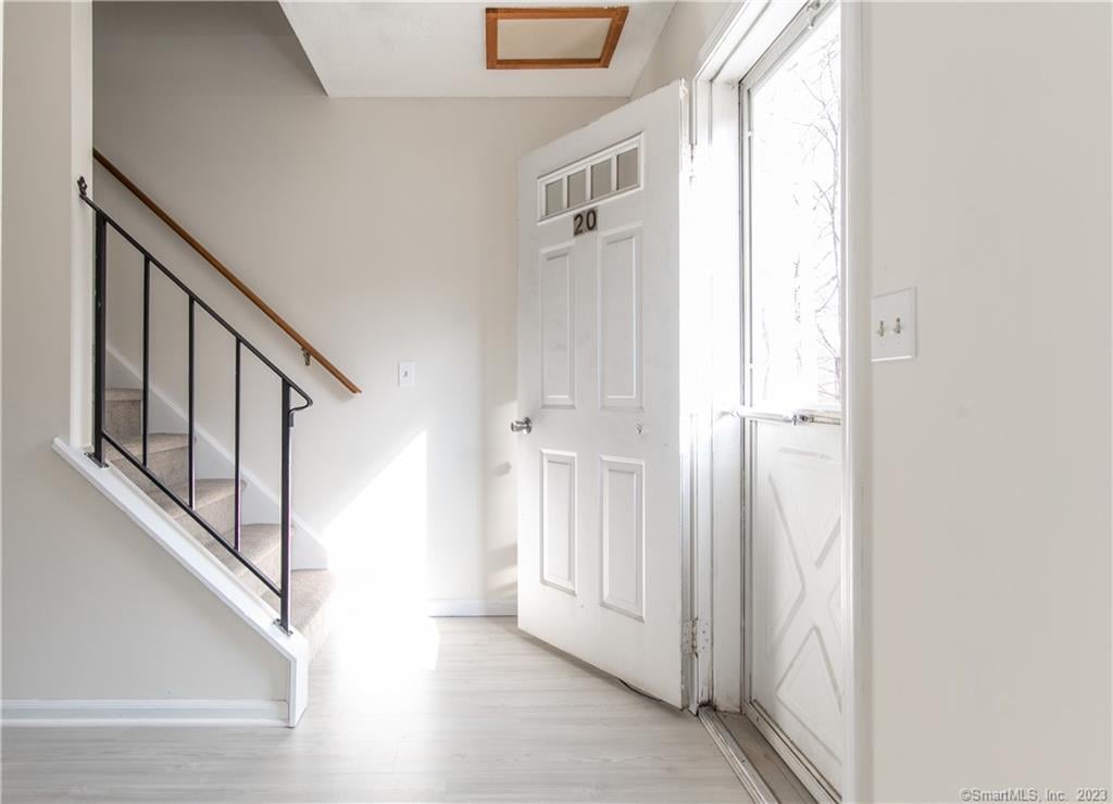 22 Maple Avenue Photo 9