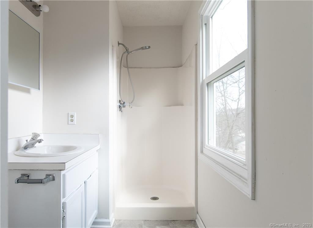 22 Maple Avenue Photo 12
