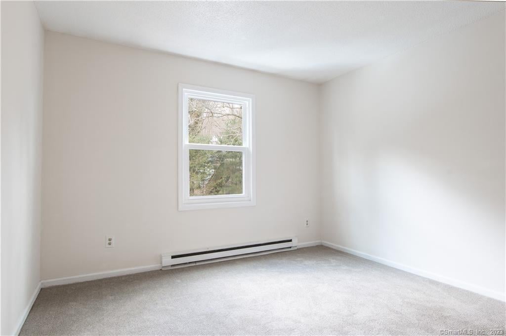22 Maple Avenue Photo 13