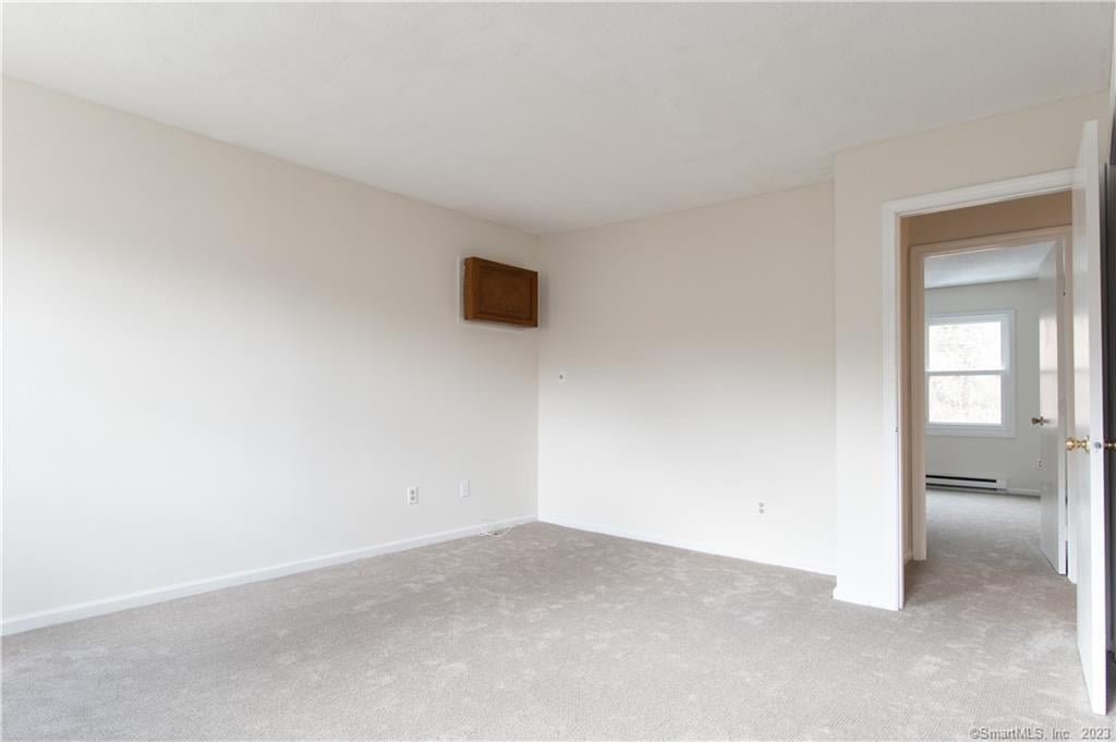 22 Maple Avenue Photo 14