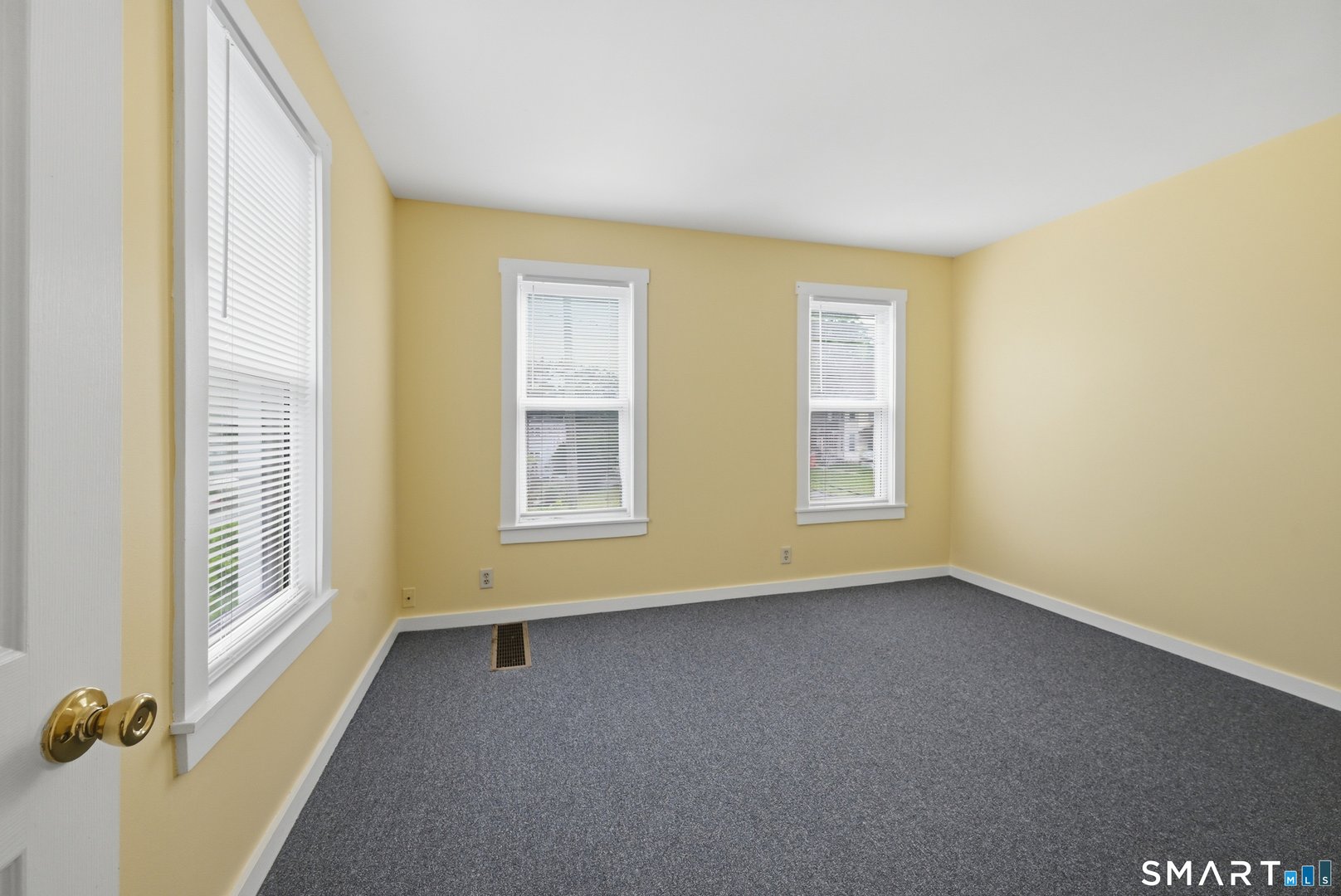 17 Lake Avenue Photo 12