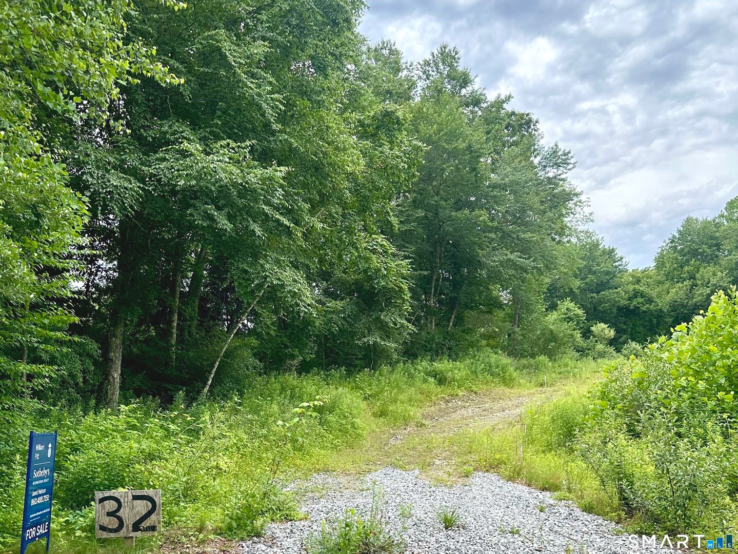 32 Birchwood Lane Photo 1