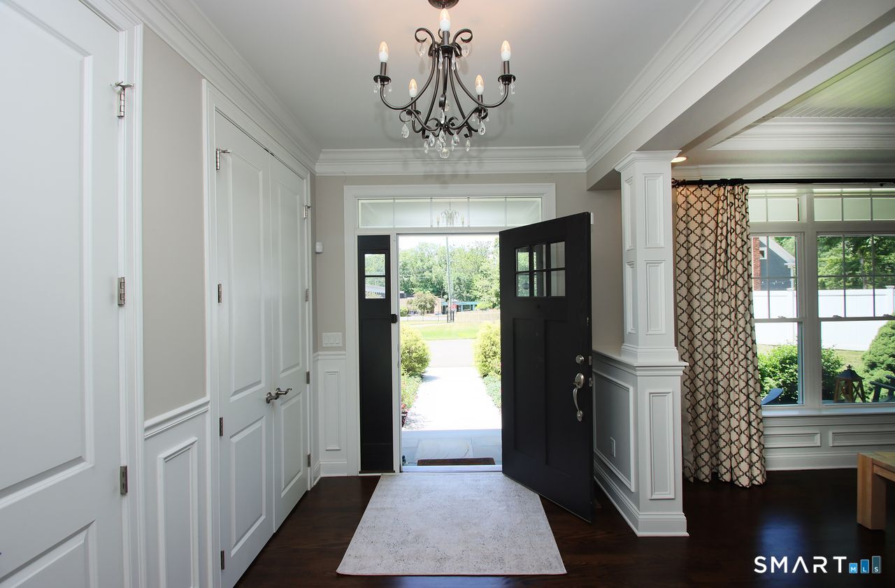 2095 Whitney Avenue Photo 4