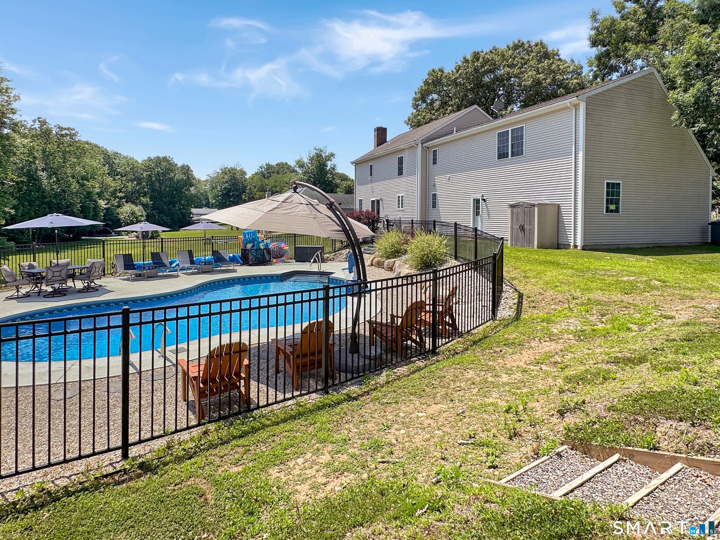 690 West Road Photo 4