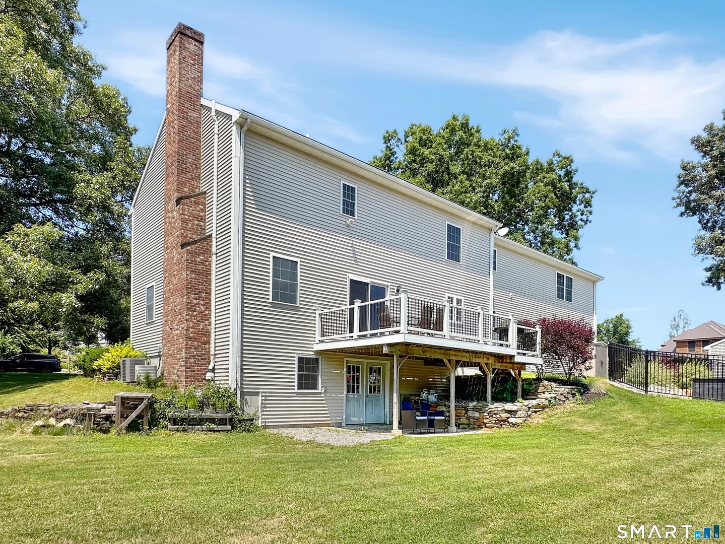 690 West Road Photo 8