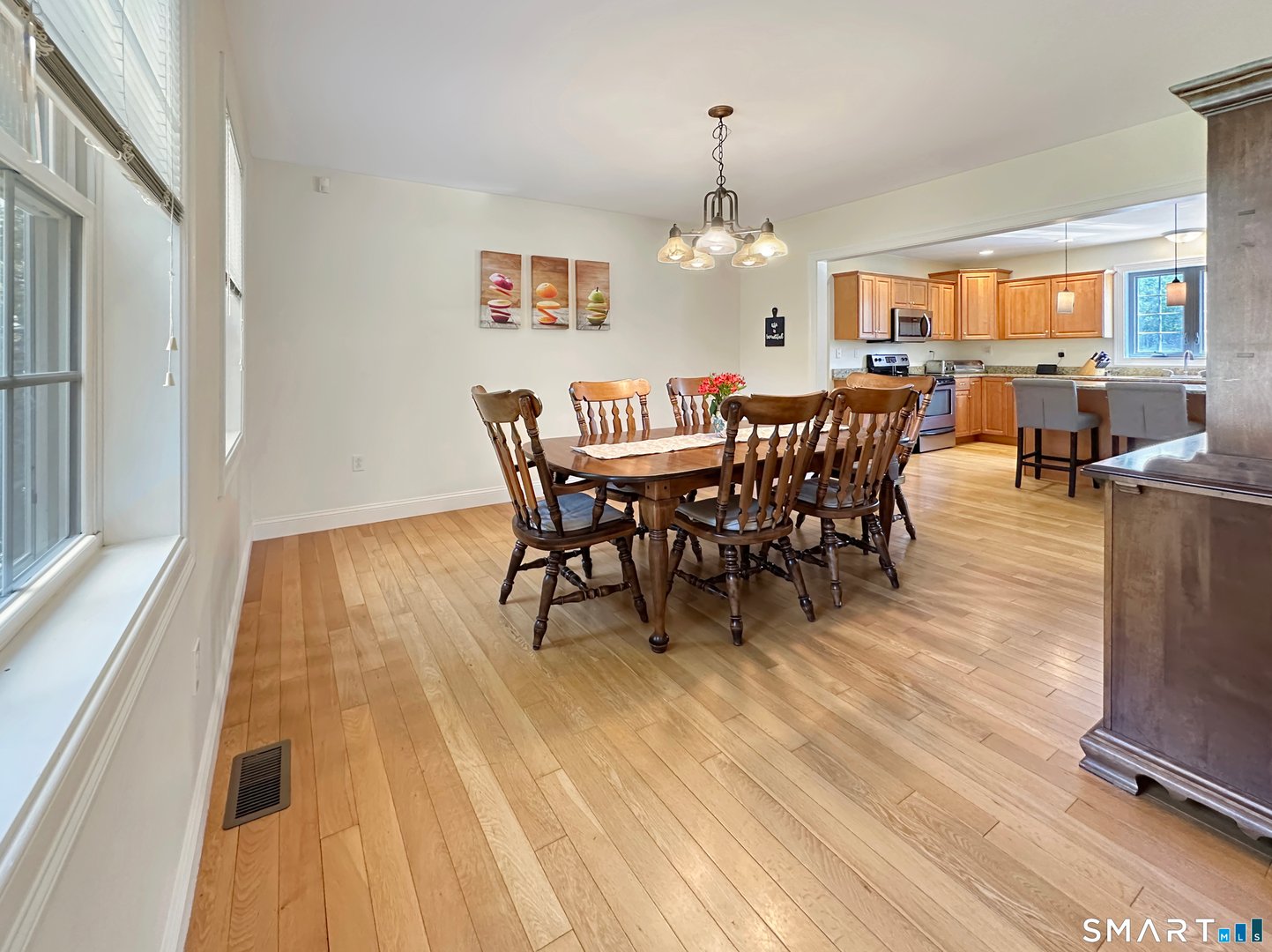 690 West Road Photo 14