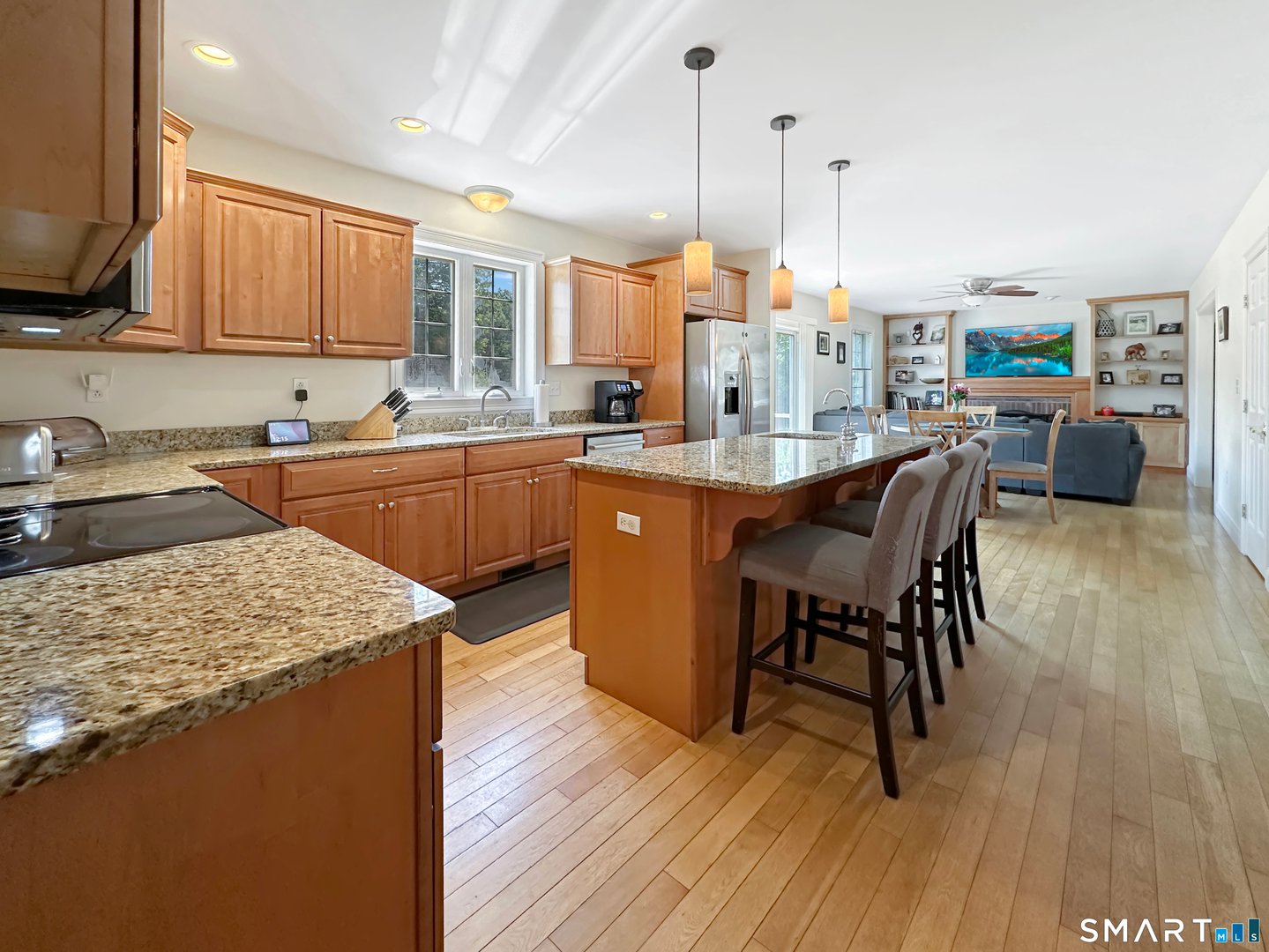 690 West Road Photo 16