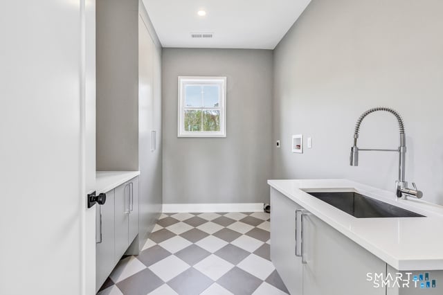355 Spring Hill Road Photo 12