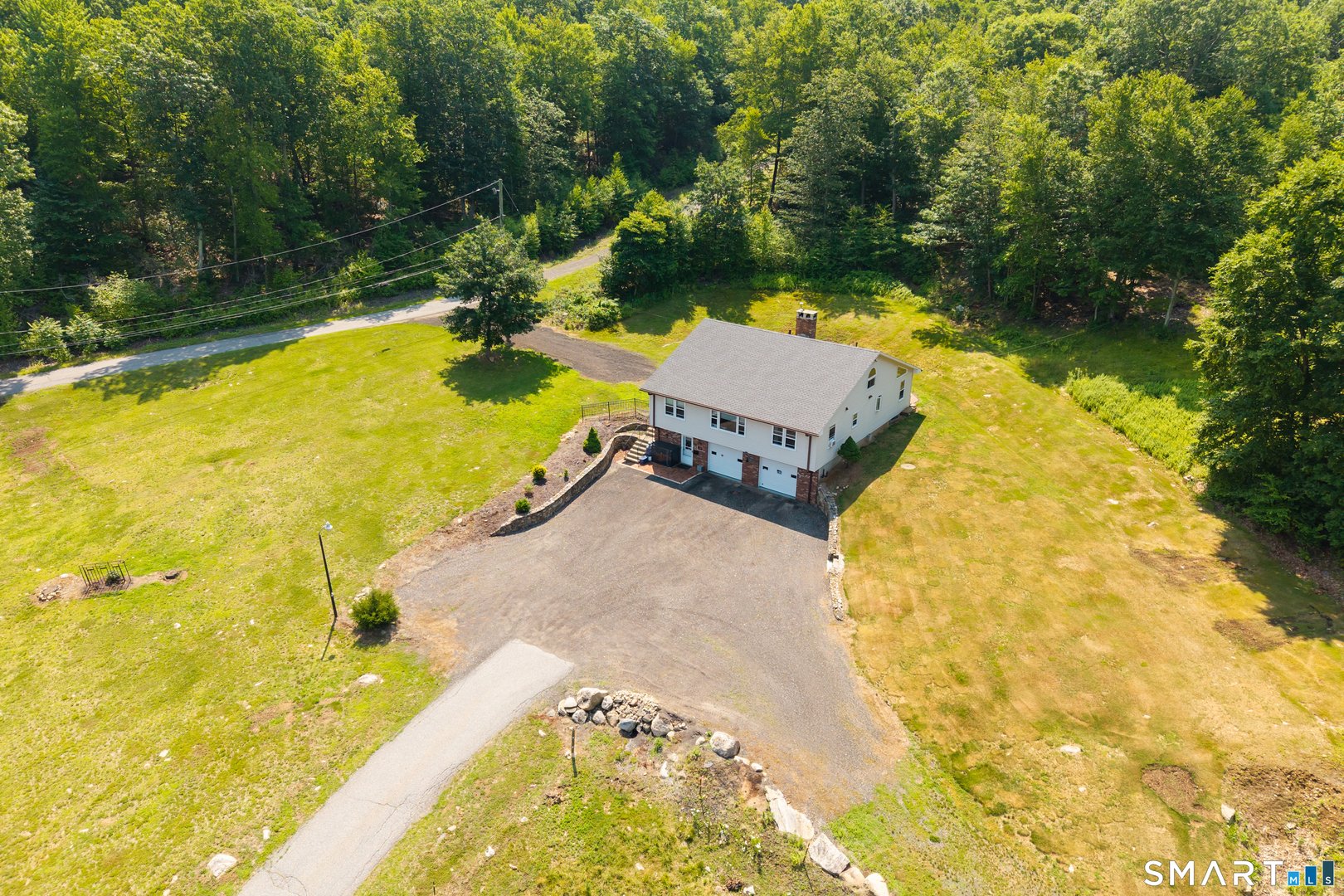 65 Maple Avenue West Photo 17